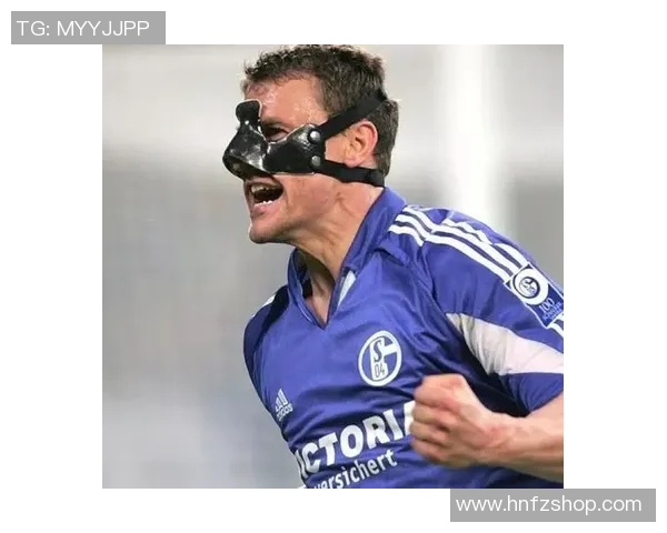 蒙面唱将猜猜猜足球侠揭秘赛场背后的神秘歌手与足球传奇的精彩对决